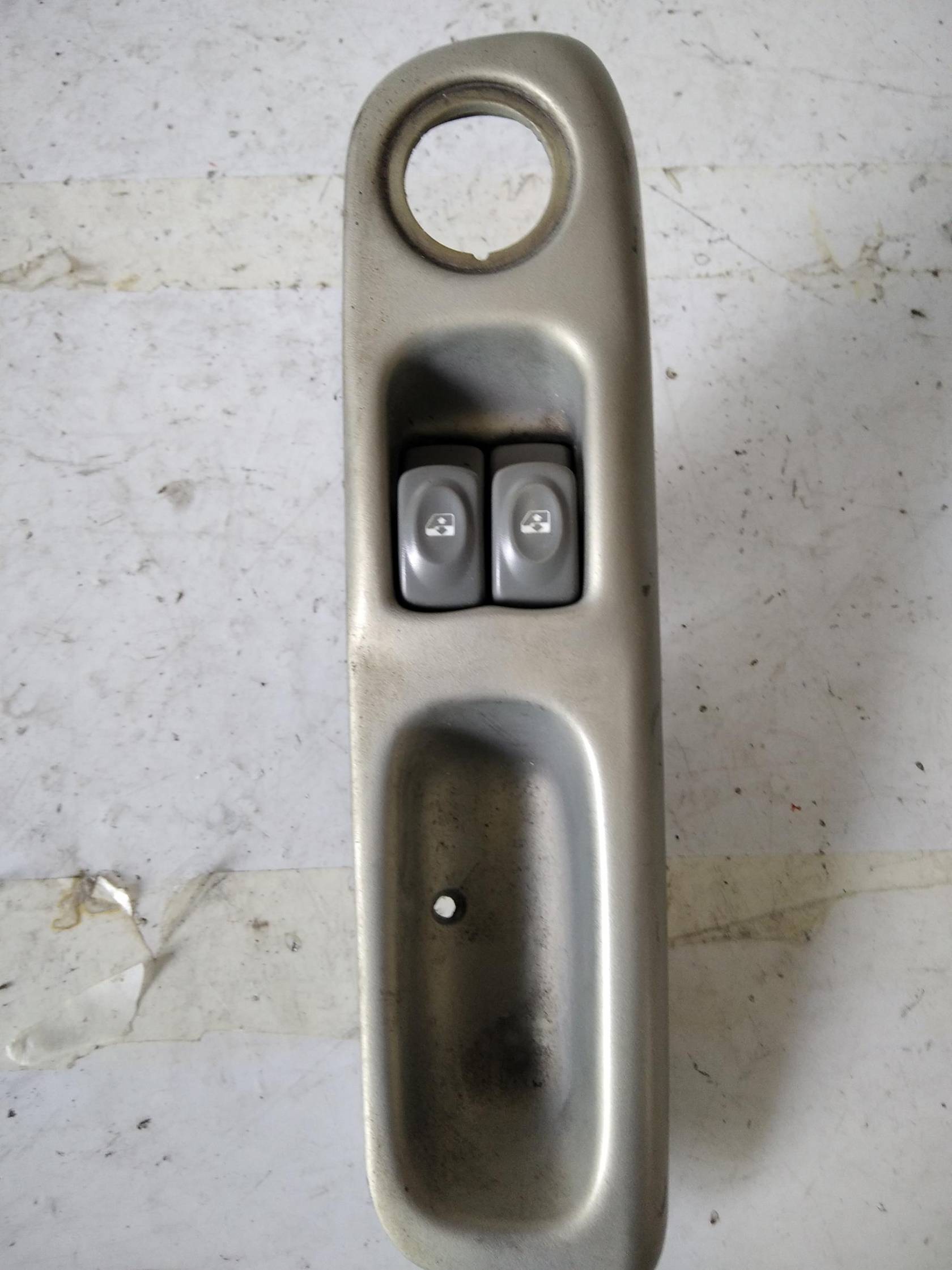 Interruttore alzacristalli porta ant. sx.